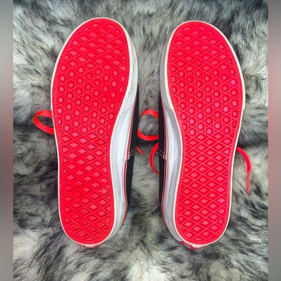 🔶Unique find! Hot Pink Trim Black Vans - Picture 3 of 4